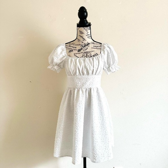 Dresses & Skirts - Chic White Puff Sleeve Mini Dress